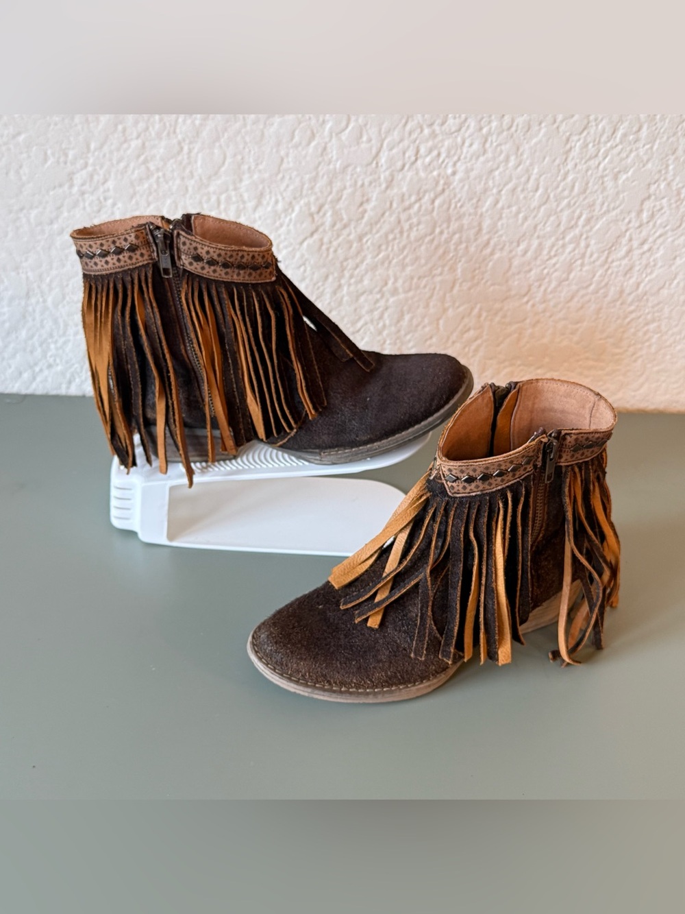 Corral Circle G chocolate suede fringe tassel booties size 9